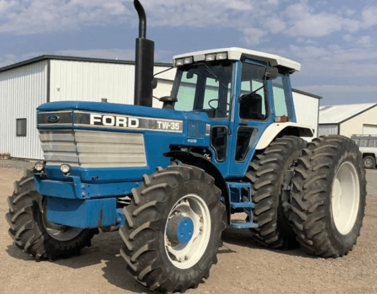 Britains 1/32 Ford TW35 Tractor with Dual Rear Wheels