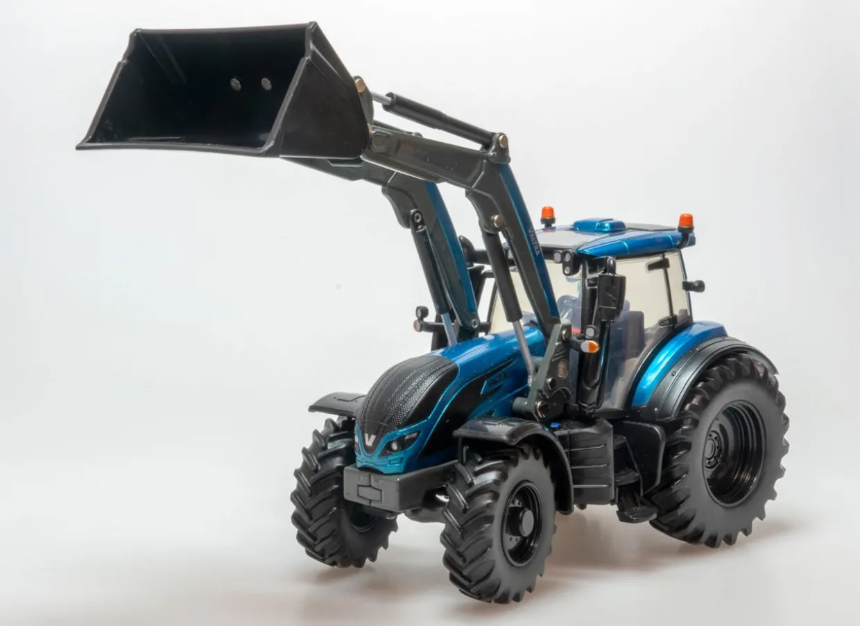 Britains 1/32 Valtra T234 With Front Loader