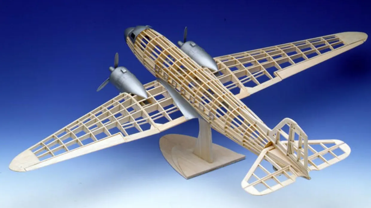 Guillow 1/32 Douglas DC-3 Balsa Model Kit