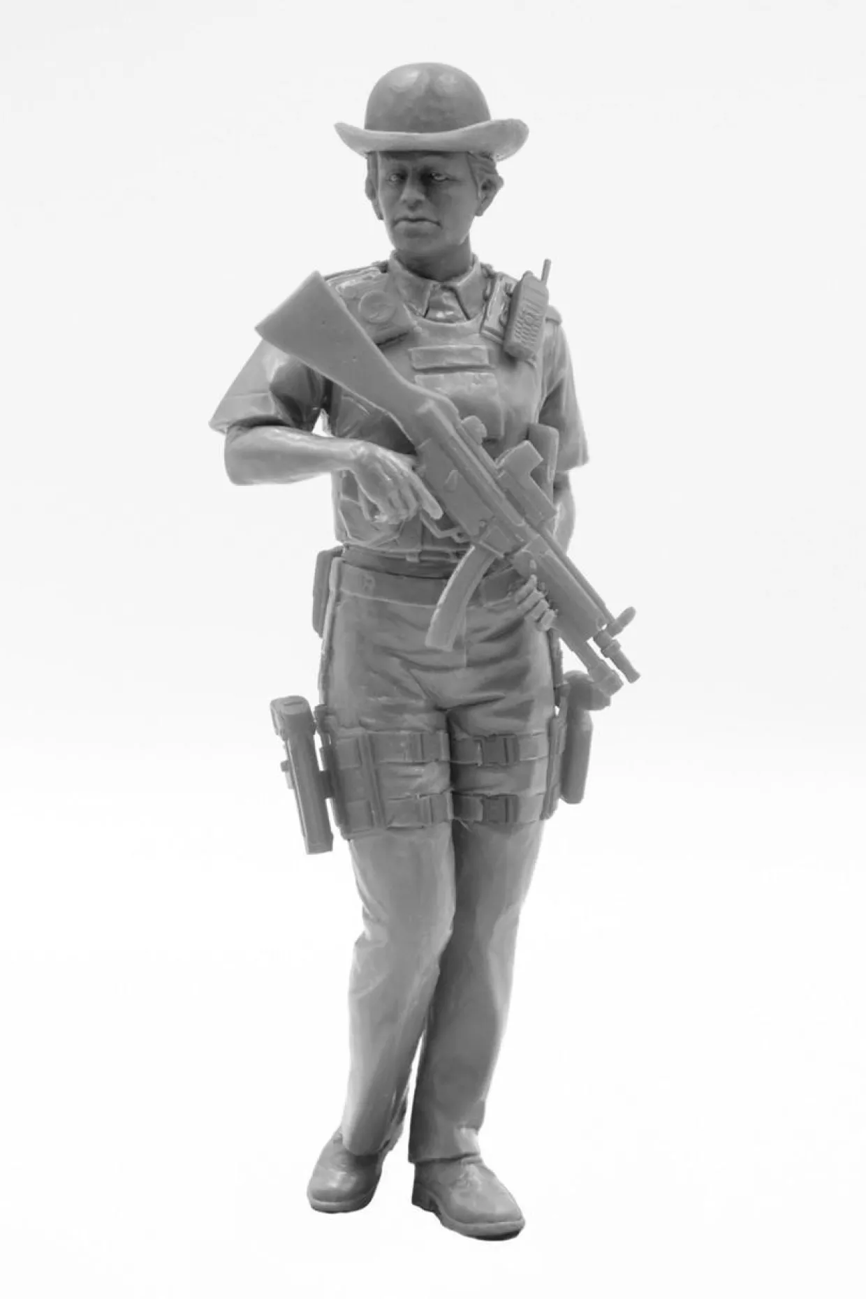 ICM 1/16 British Police Female Officer