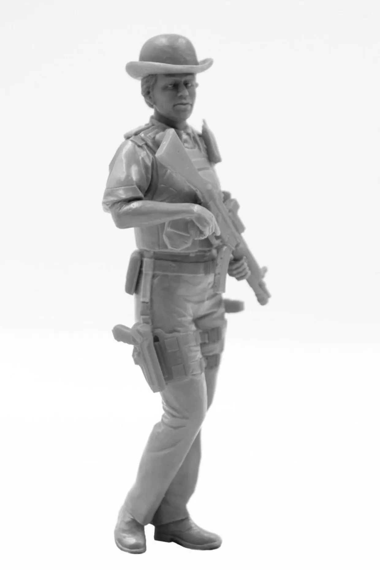 ICM 1/16 British Police Female Officer