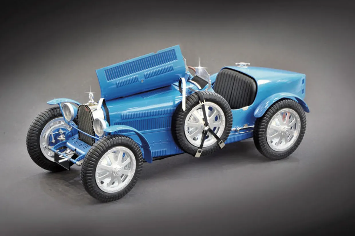 Italeri 1/12 Bugatti Type 35B Roadster