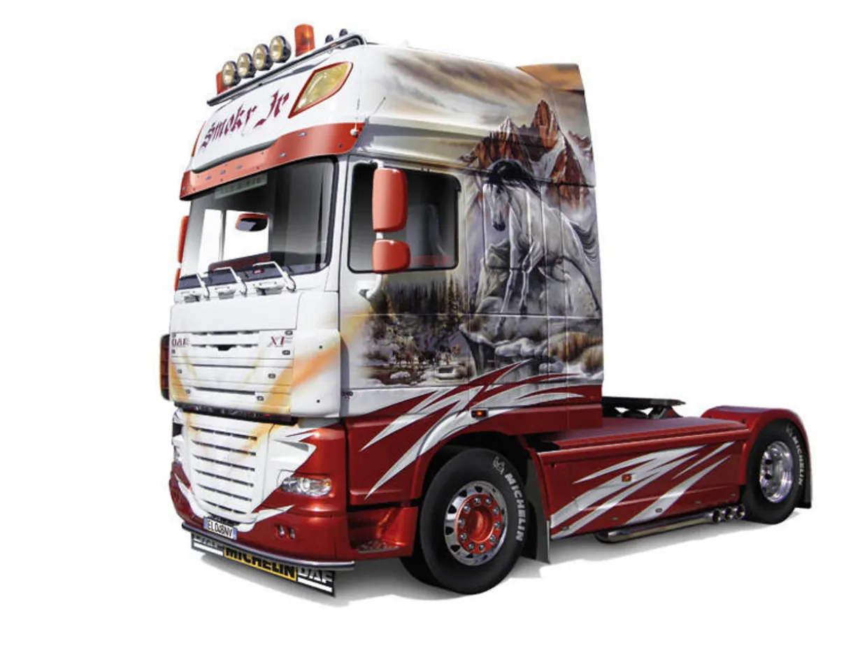 Italeri 1/24 DAF XF-105 Truck With Chromed Parts