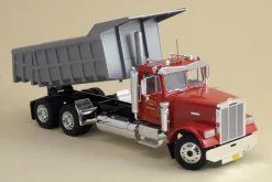 Italeri 1/24 Freightliner Heavy Dumper Truck