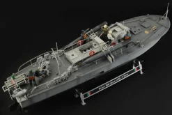 Italeri 1/35 MAS 563/568 with Crew