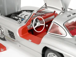 IXO 1/8 Mercedes-Benz 300 SL (Silver) Diecast Model Kit