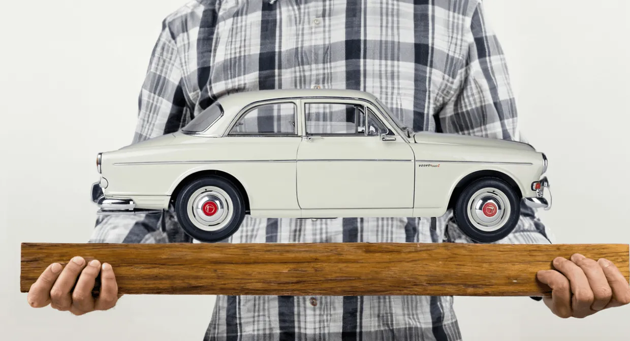 IXO 1/8 Volvo S122 Amazon