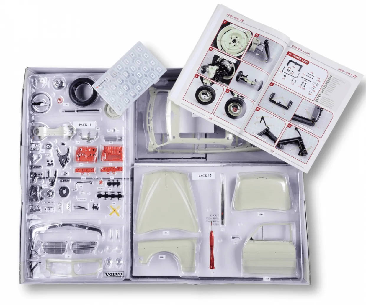 IXO 1/8 Volvo S122 Amazon