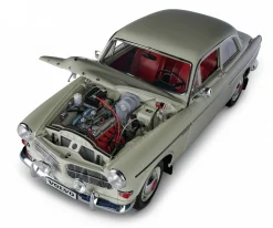 IXO 1/8 Volvo S122 Amazon