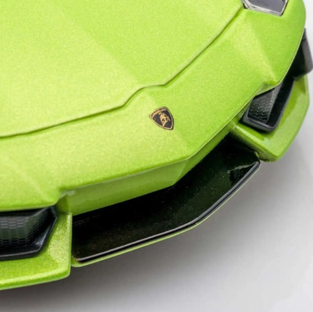 Maisto 1/24 Lamborghini Aventador LP700-4 Roadster Kit