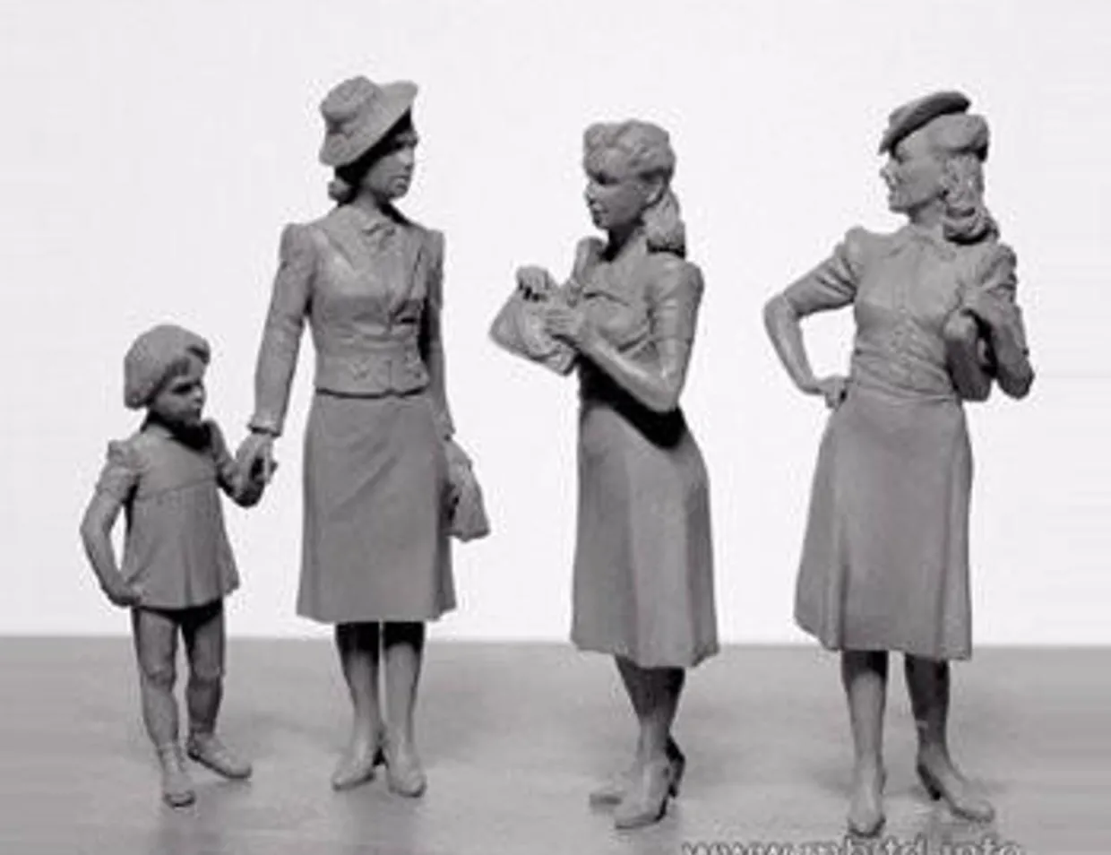 Master Box 1/35 Women of the World War II Era Model Figures