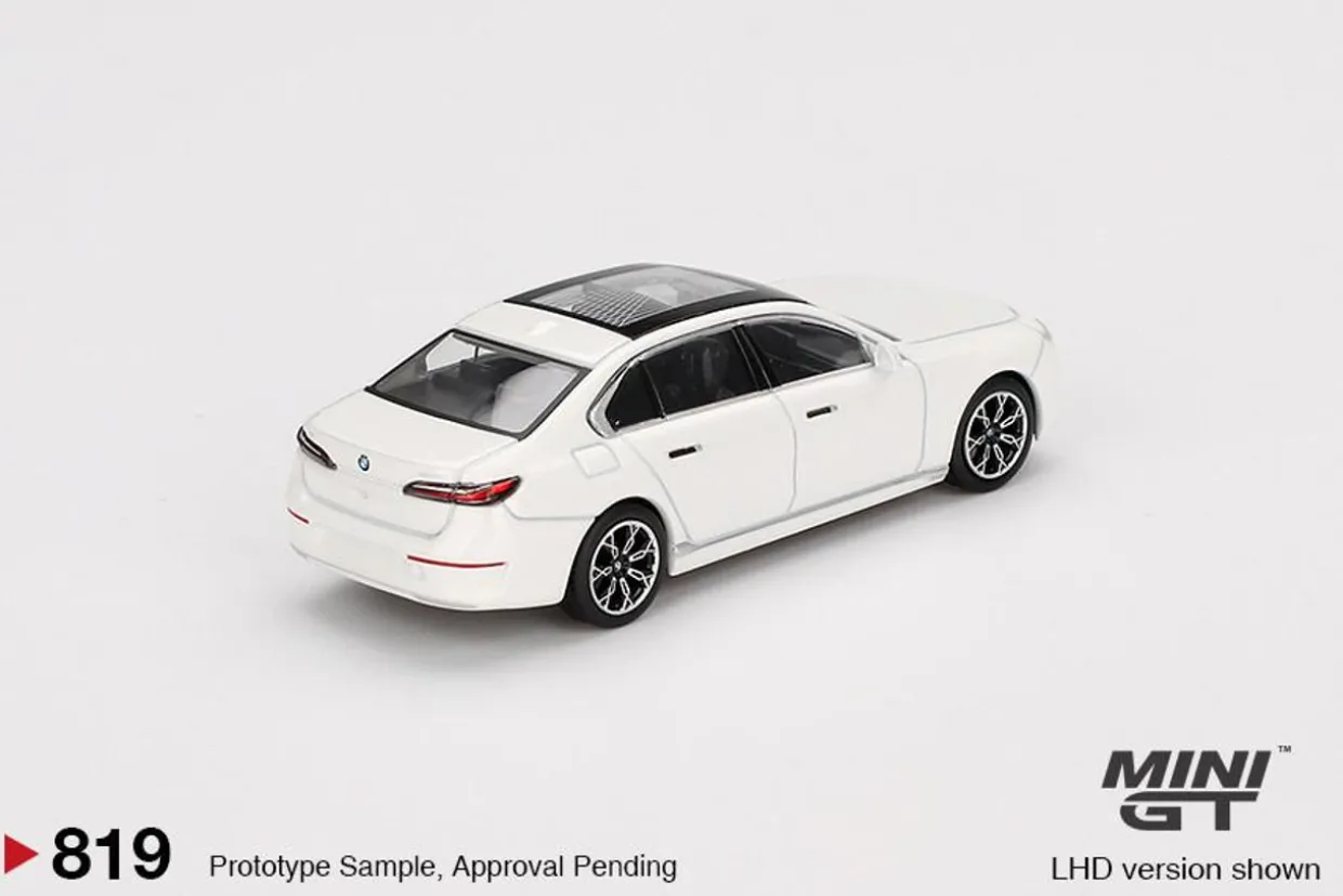 Mini GT 1/64 BMW I7 Xdrive 60 Mineral White (RHD)