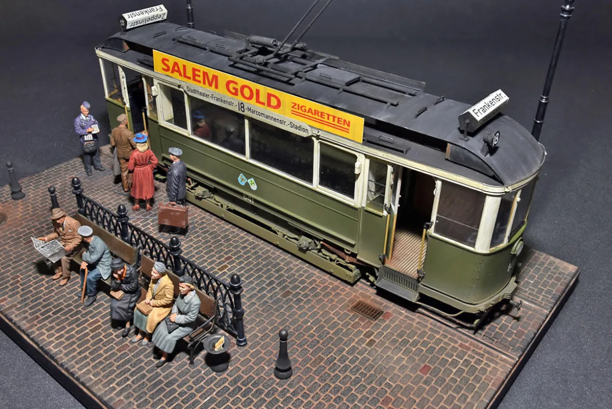 MiniArt 1/35 European Tram Car with Crew & Passengers Model