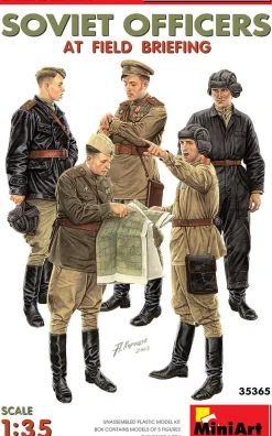 MiniArt 1/35 Soviet Officers at Field Briefing Special Edition