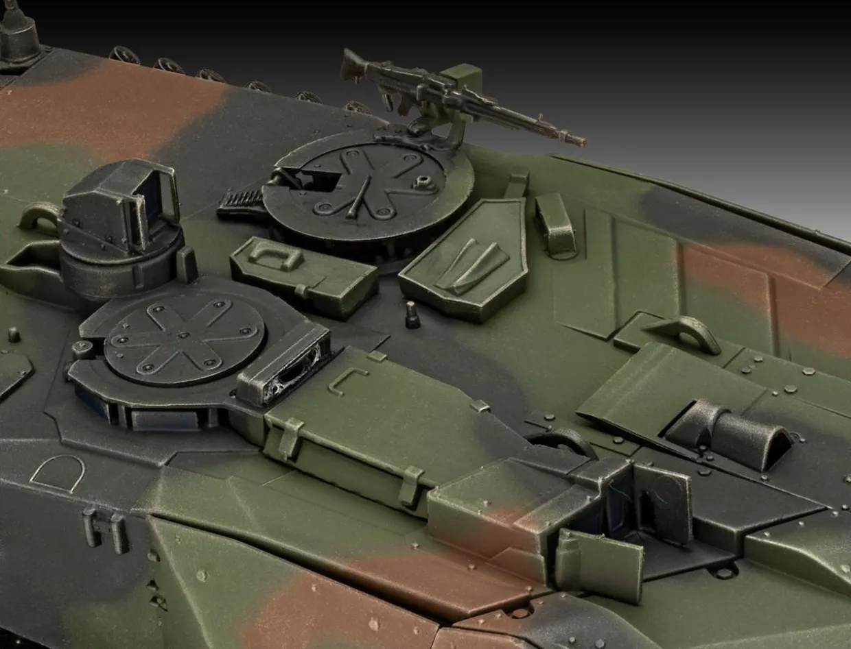 Revell 1/35 70 Years of Bundeswehr - Leopard 2 A6A2 Gift Set