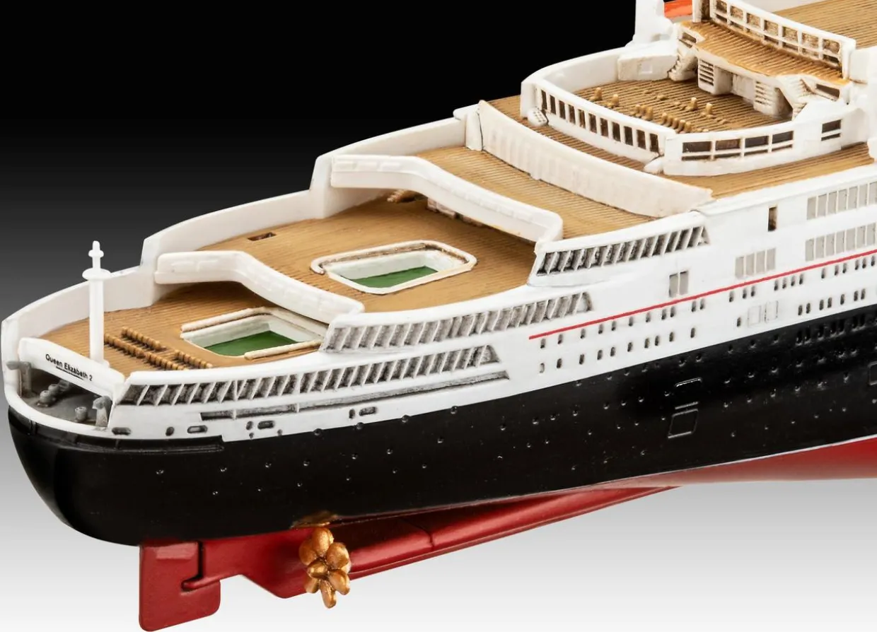 Revell 1/1200 Queen Elizabeth 2 (QE2)