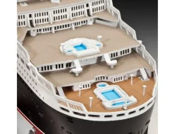 Revell 1/700 Queen Mary 2