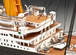 Revell 1/400 RMS Titanic 100 Year Anniversary Gift Set