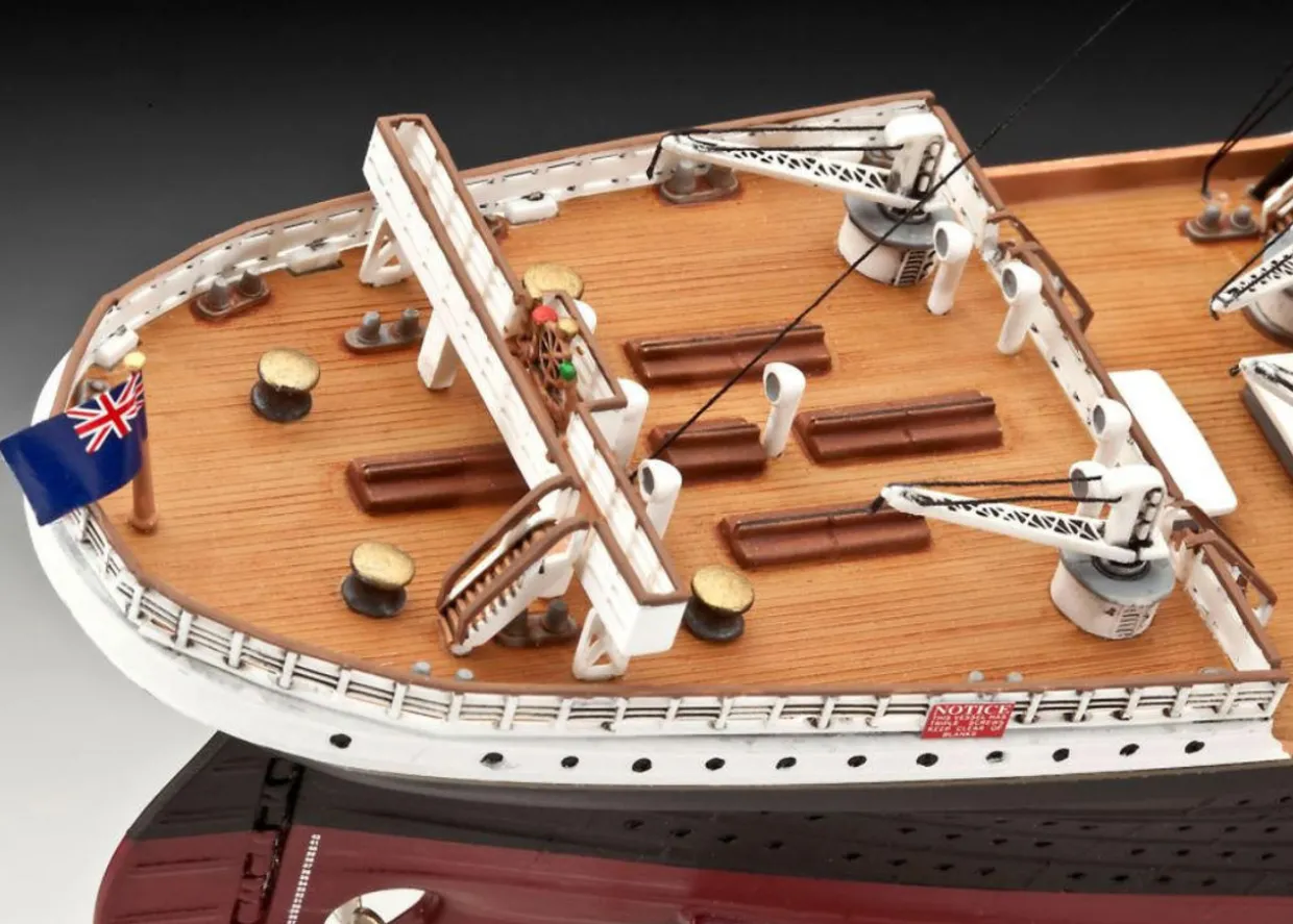 Revell 1/400 RMS Titanic 100 Year Anniversary Gift Set