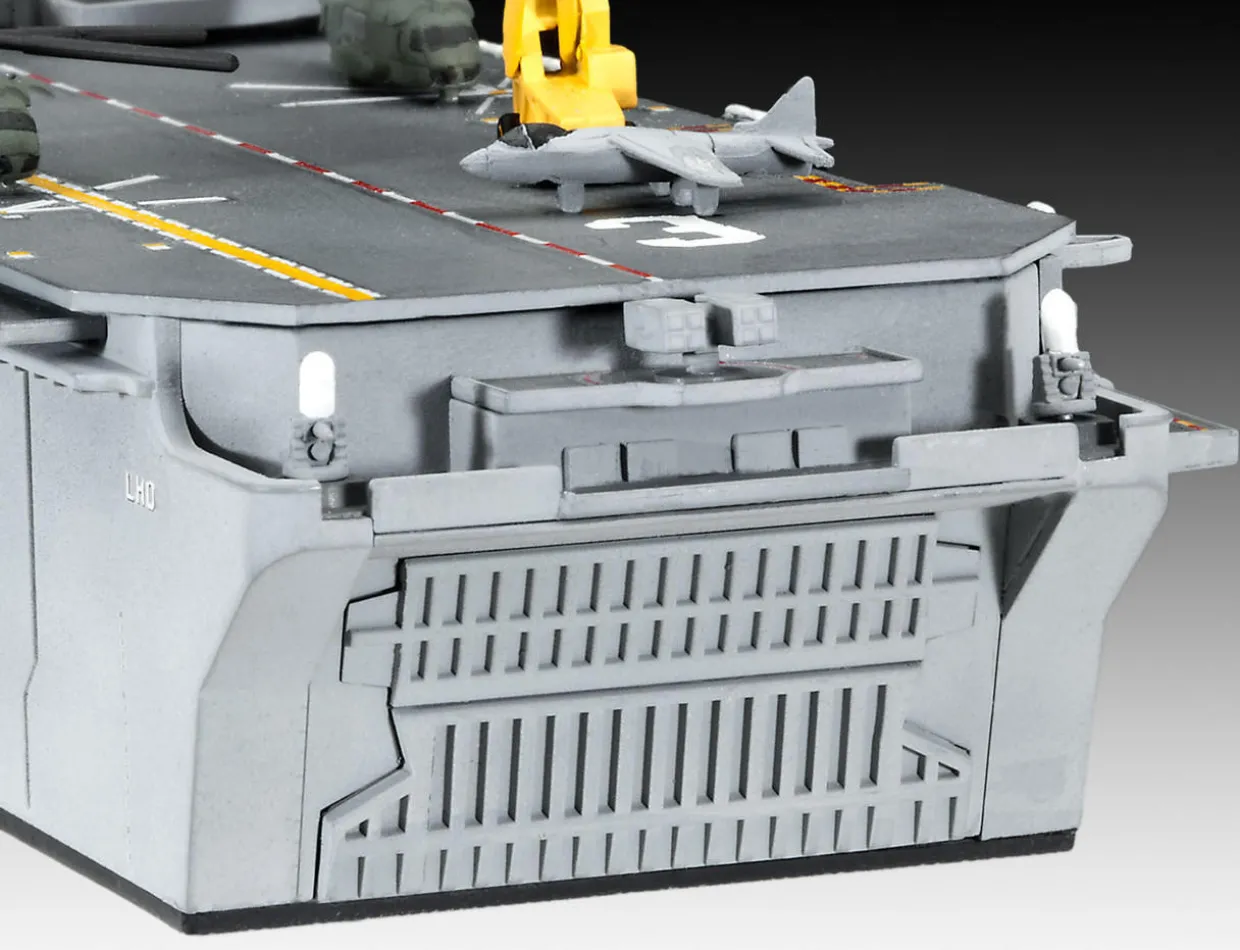 Revell 1/700 USS Wasp Assault Carrier