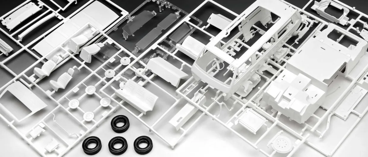 Revell 1/24 Volkswagen T3 Bus Starter Set