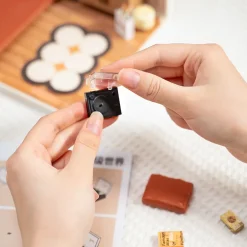 Rolife Cozy Living Lounge Plastic Diorama Kit