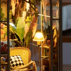 Rolife Holiday Garden House 3D Creative Bookend