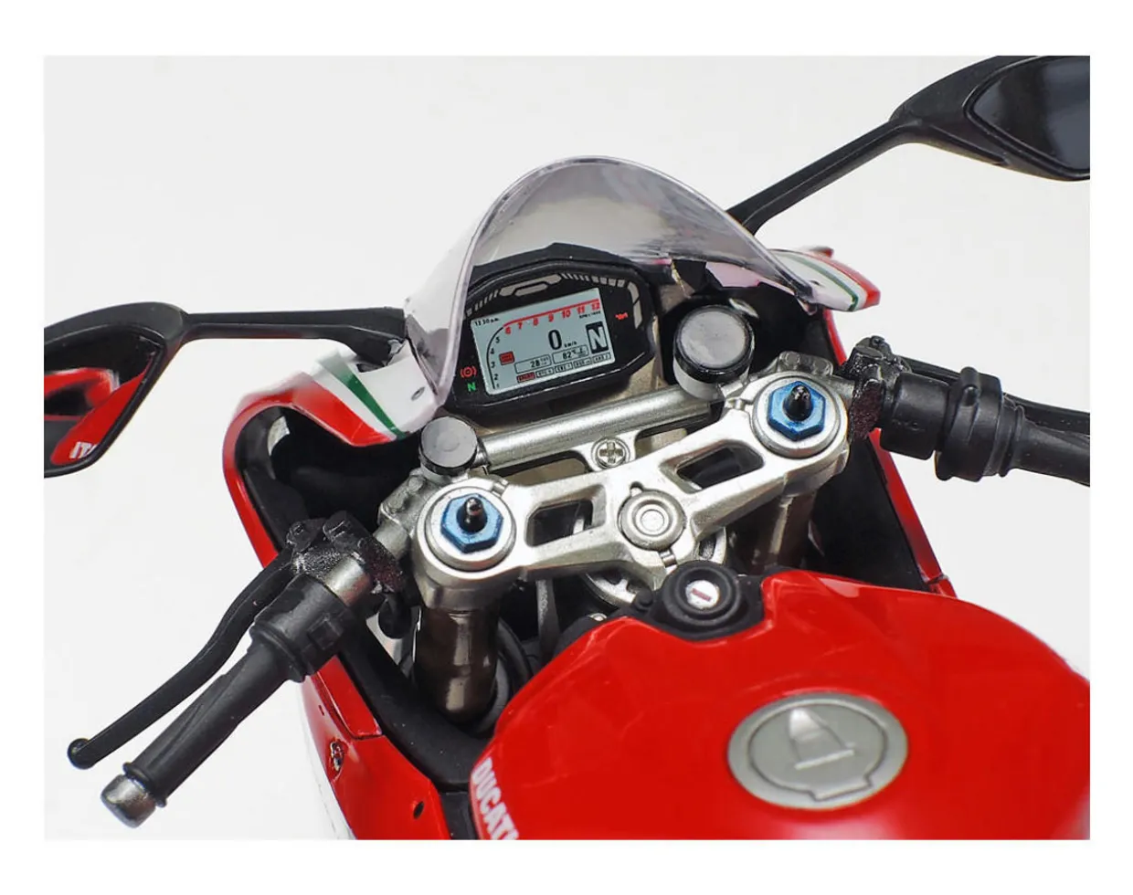 Tamiya 1/12 Ducati 1199 Panigale Tricolor model Kit