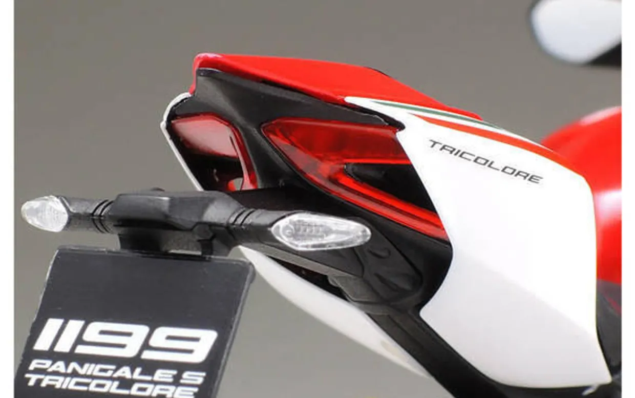 Tamiya 1/12 Ducati 1199 Panigale Tricolor model Kit