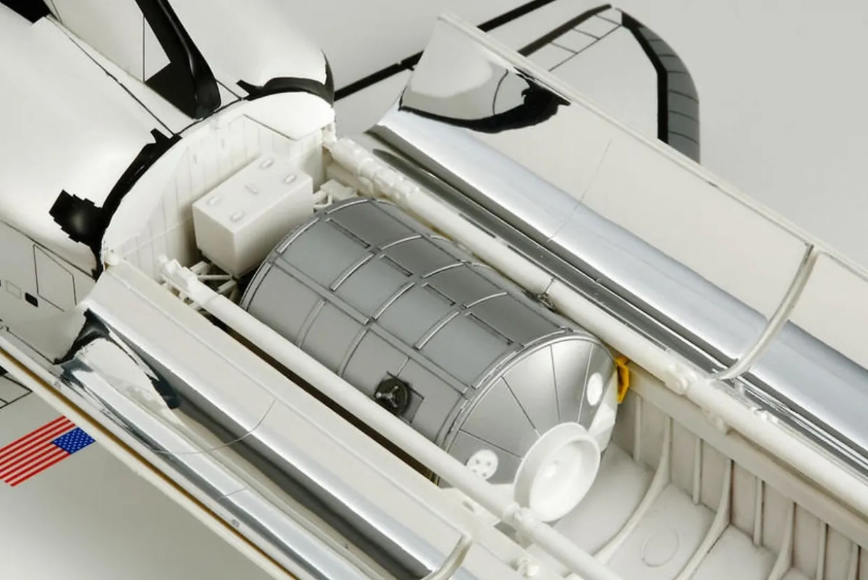 Tamiya 1/100 Space Shuttle Atlantis